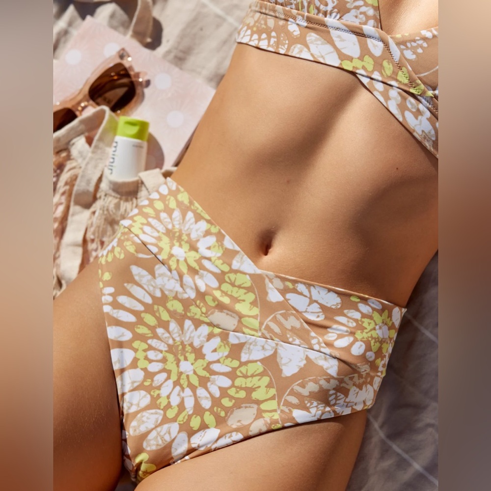 NWT Aerie Crossover High Cut Cheeky Bikini Bottom in Sands - Size M